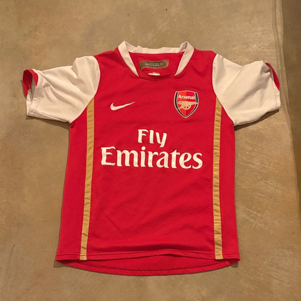 Nike Arsenal Football Club home shirt from the 2006-2008 seasons. S